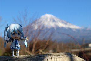＜富士山は綺麗なんダヨー